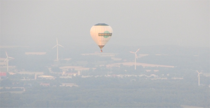 elmer_searching_for_a_landing_site