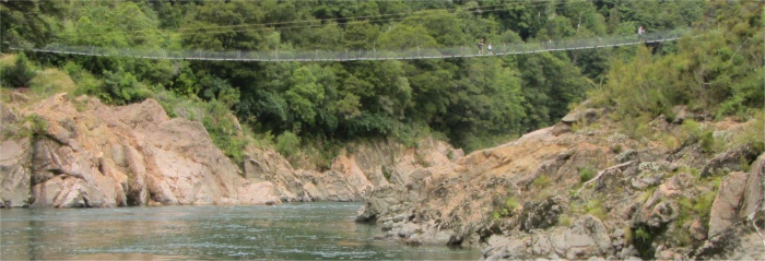 long_buller_gorge_swingbridge