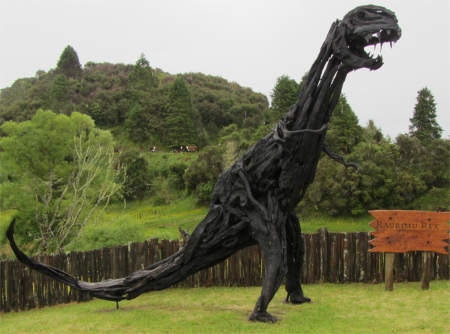 dinosaur_sculpture