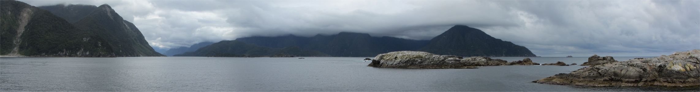 doubtful_sound_entrance