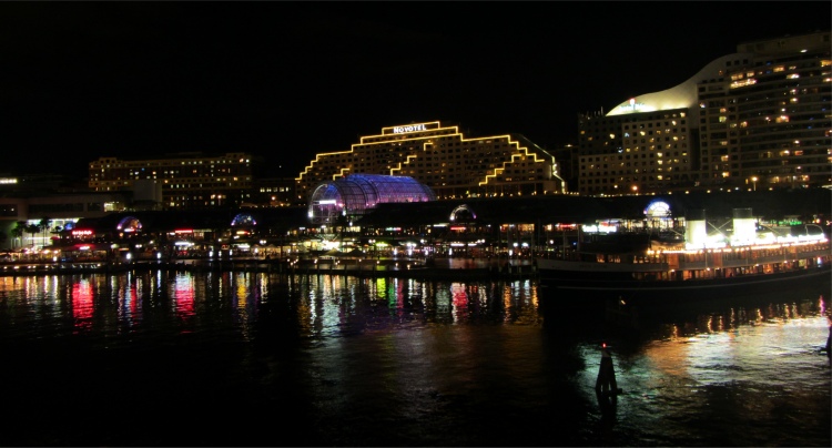 darling_harbour_at_night