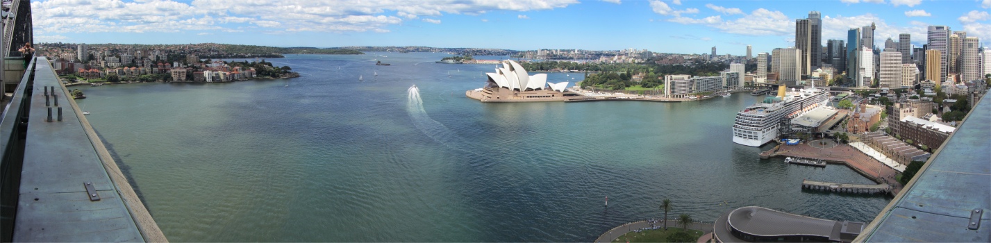 looking_east_from_harbour_bridge