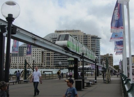 monorail_on_pyrmont_bridge