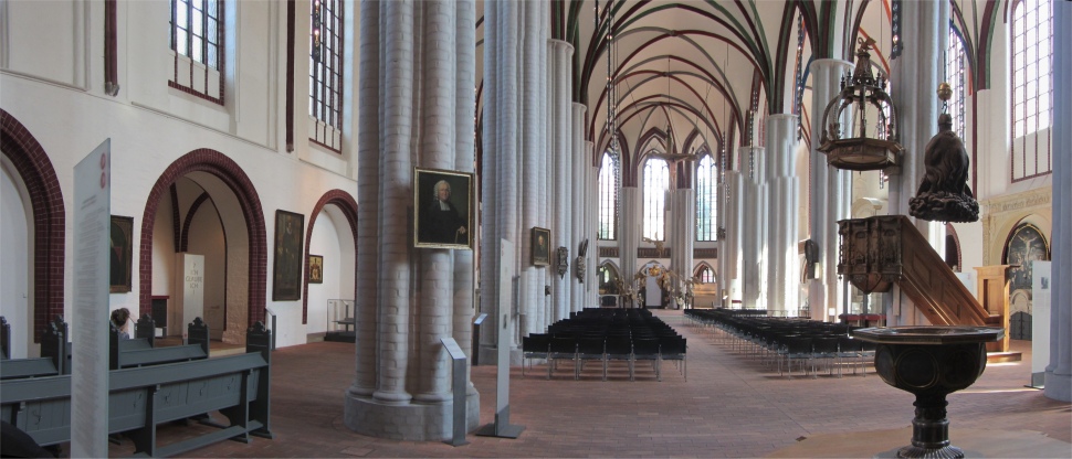 inside_nikolaikirche