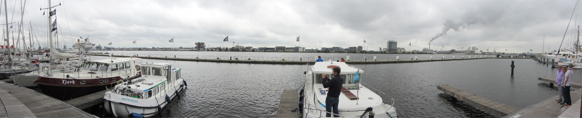 cruise_ship_passing_by