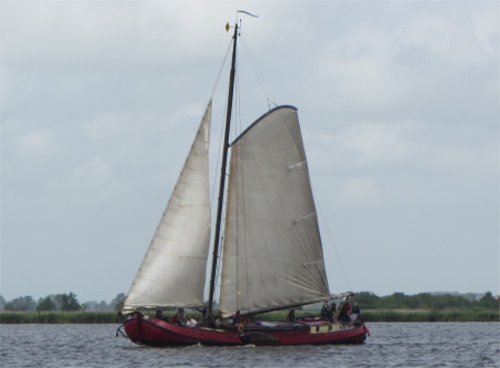 barge_on_sneekermeer
