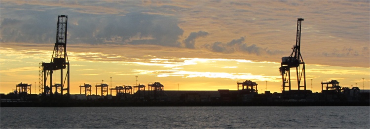 felixstowe_docks_at_dawn
