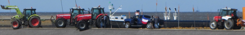 tractors_on_breakwater