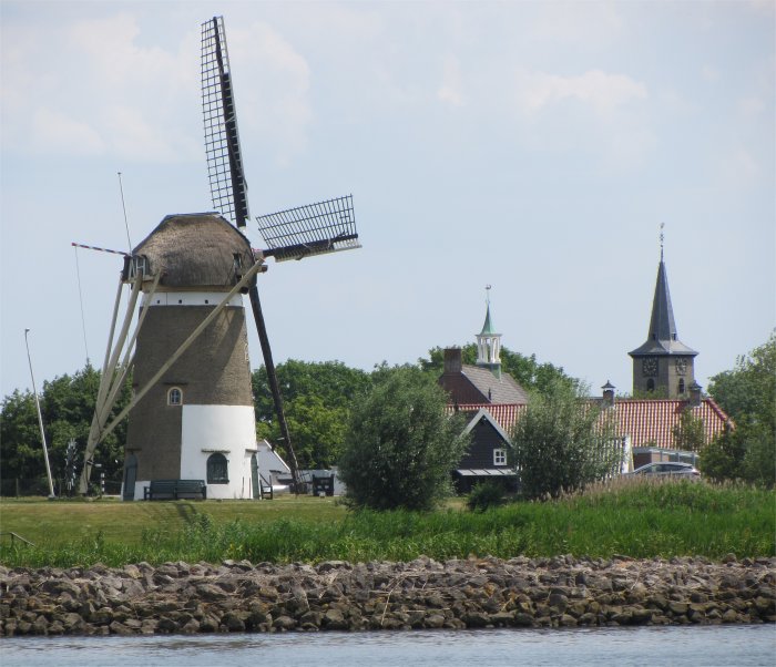 peaceful_village_on_spui