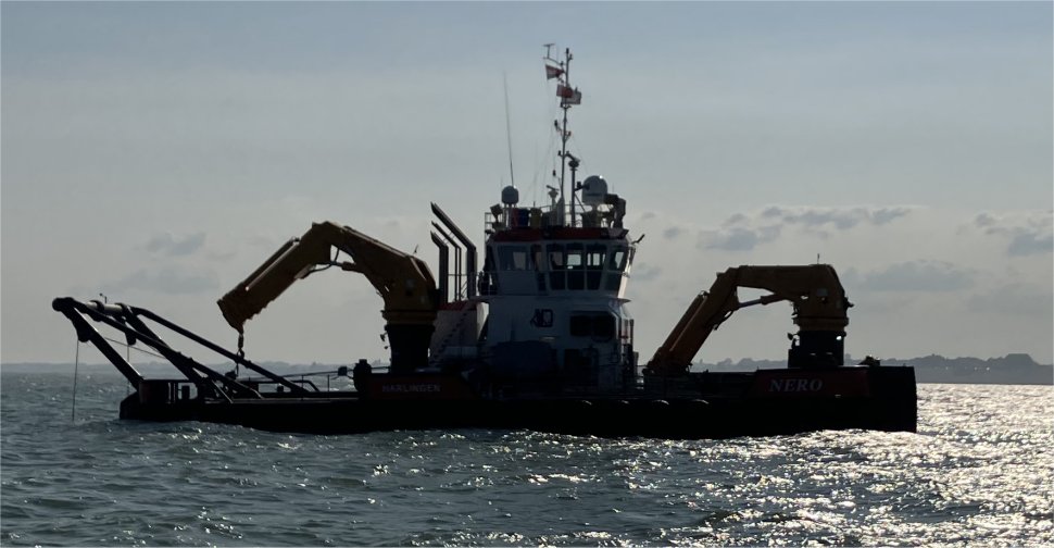 dutch_vessel_at_work