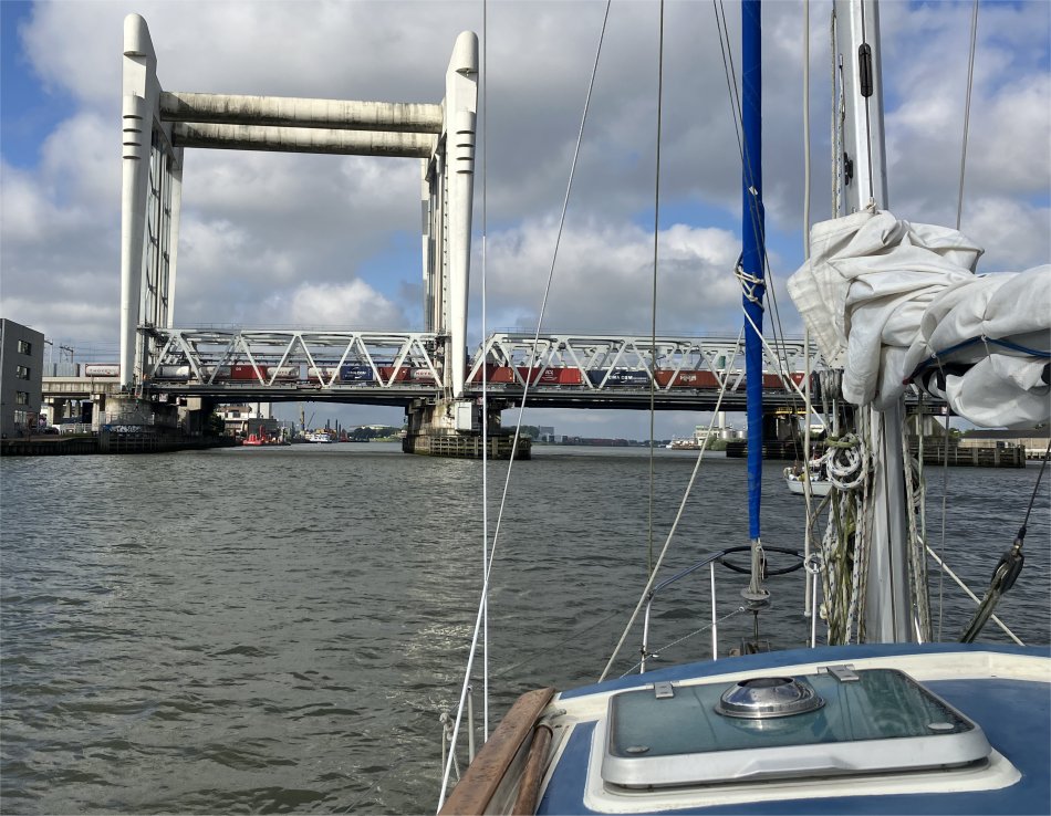 waiting_for_dordrecht_bridges