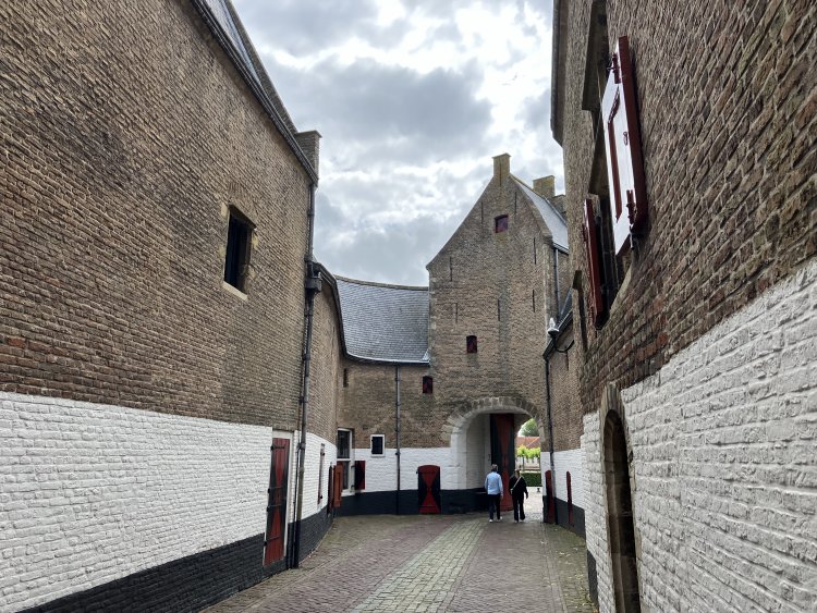 passing_through_noordhavenpoort